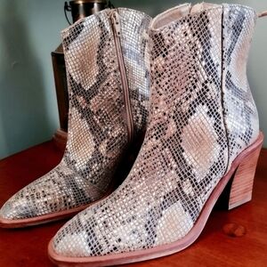 Free People Barclay Size 37 Embossed Leather Ankle Boots Block Heel